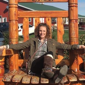 Meet your Posher, Emily